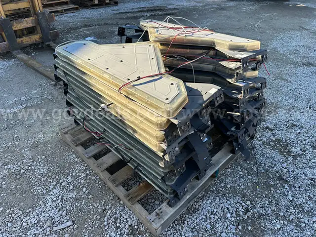 Lot of 15 Red/Blue Duo 44&#x201D; Federal Signal Valor LED Lightbars-WILL SHIP