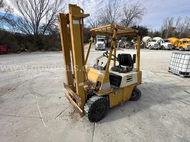 Komatsu FG14L-12 Pneumatic Forklift-PICKUP ONLY