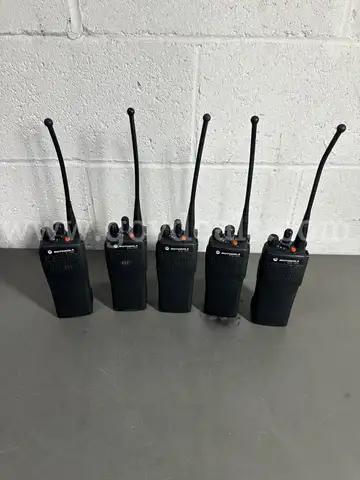 Lot of 5 Motorola XTS1500 Portable Radios -WILL SHIP