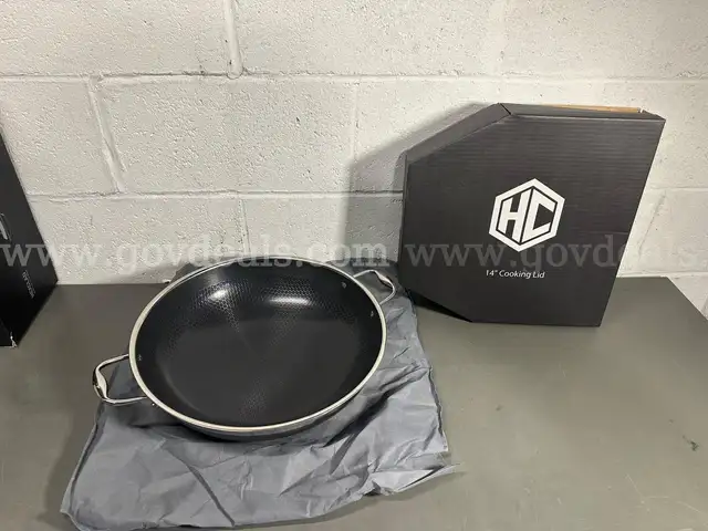 Brand New Hexclad 14" Hybrid Wok with Lid-WILL SHIP