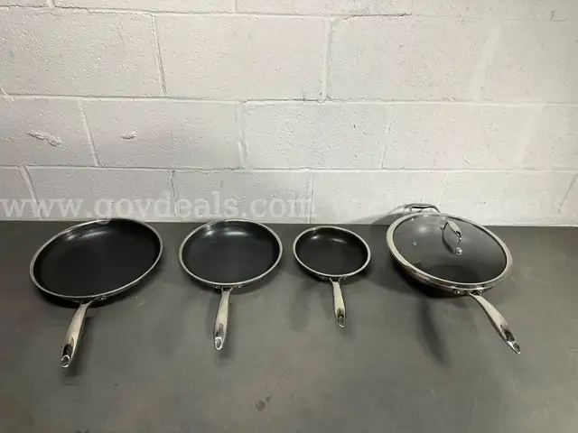Lightly Used Hexclad 5 Piece Hybrid Cookware Set-WILL SHIP