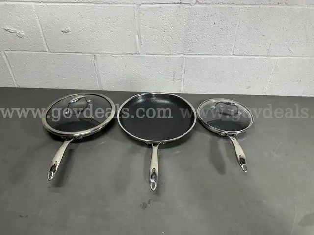 Lightly Used Hexclad 5 Piece Hybrid Frying Pan Cookware Set-WILL SHIP