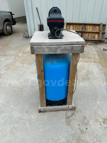 TDU-45 TRIDENT 45 GAL 1-1/4&#x22; NPTF ULTRA DIAPHRAGM PRESSURE TANK AND GRUNFOS PUMP -WILL SHIP