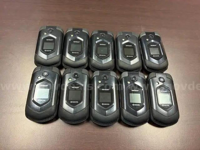 Lot of 15 Kyocera Flip Phones