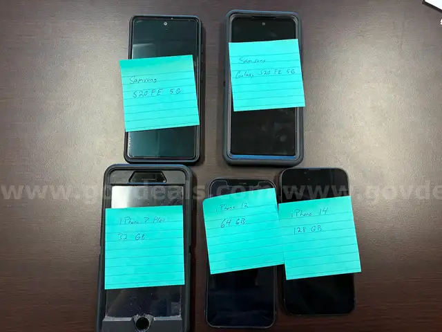 Lot of 5 Cellphones- Apple and Samsung