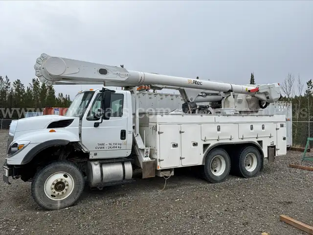 2016 International 7400 - 6x4 Giraffe Transmission Truck - NOT operable