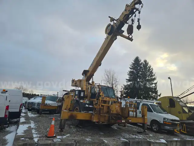 Pettibone CWR 40 Crane with hi-rail