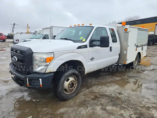 2011 Ford F-350 SD XLT SuperCab Long Bed DRW 4WD