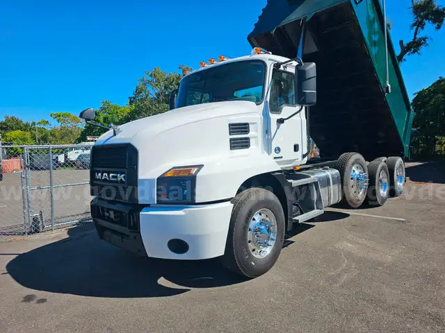 2020 Mack Anthem Tri/A Dump Truck