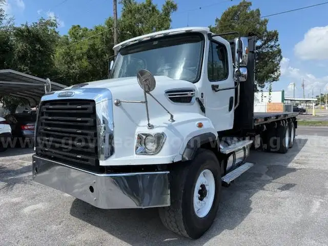 2017 Freightliner 114SD Hydraulic Flatbed