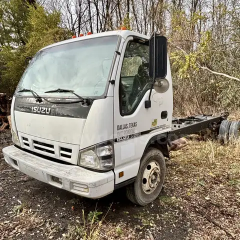 2006 Izuzu NPR Utility Cab & Chassis