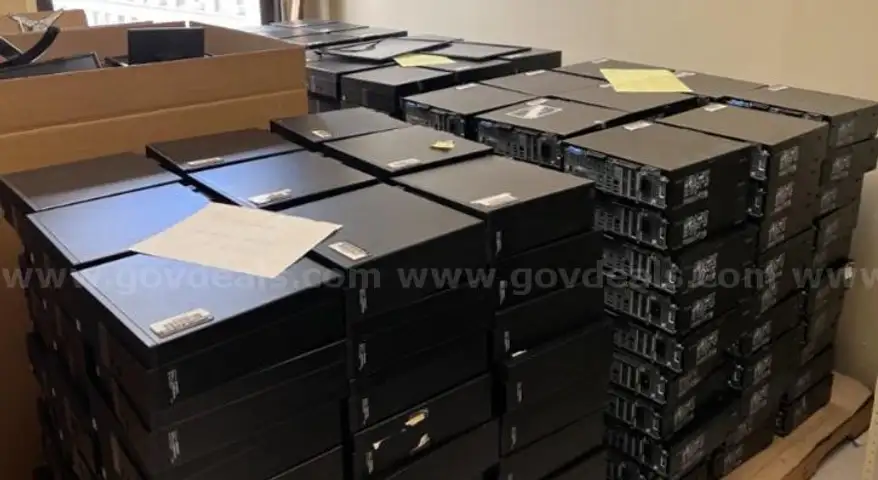 Lot of 870 IT Assets: Computers &#x26; Monitors
