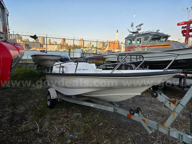 2006 Boston Whaler 130 Sport