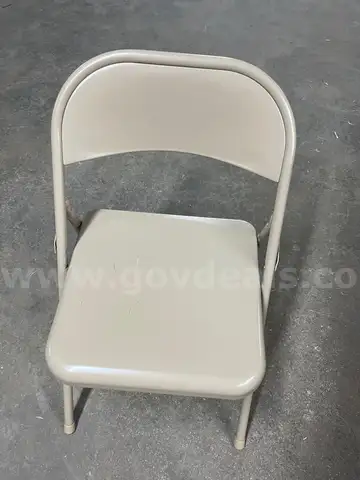 Economy Folding Chair -BEIGE///////25 CHAIRS ARE AVAILABLE/USED BUT GOOD CONDITION