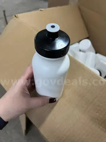 &#x1F30A; Brand New Reusable Water Bottles - 5 Cases Available, 50 Bottles per Case - Eco-Friendly &#x26; Stylish! &#x1F33F;