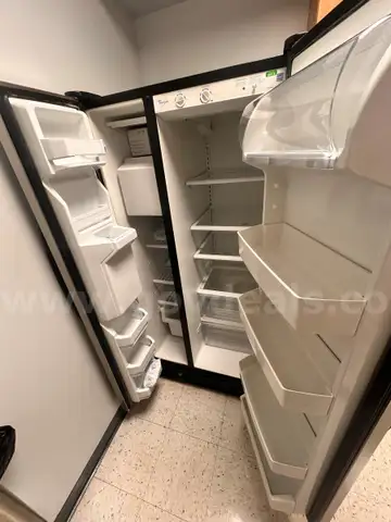 GOOD for PARTS: Whirlpool Refrigerator