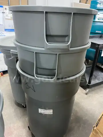 32-Gallon Plastic Trash Cans with Lids & Dollies – 7 Available Heavy-duty, mobile trash cans with wheels and 3 lids.