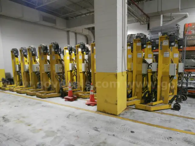 30 Sefac Vehicle Lifts &#x2013; Mixed Condition