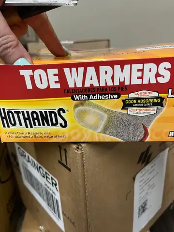 HotHands Toe Warmers &#x26; Little hotties adhesive toe warmers (BOTH EXPIRED) QTY: 1 pallet