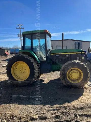John Deere 7210 Tractor