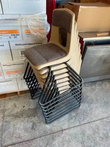 Lot of 8 Chairs, Middle and High School Sizing