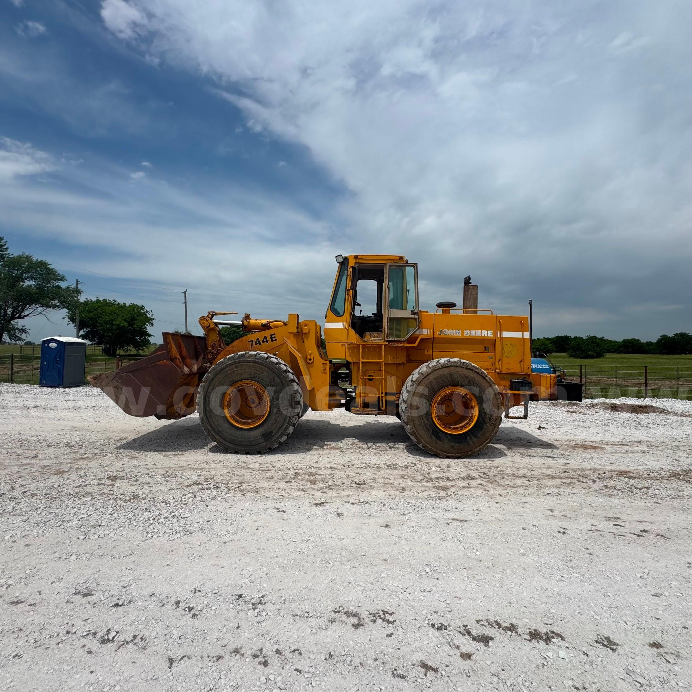 Photo of a  John Deere 744E