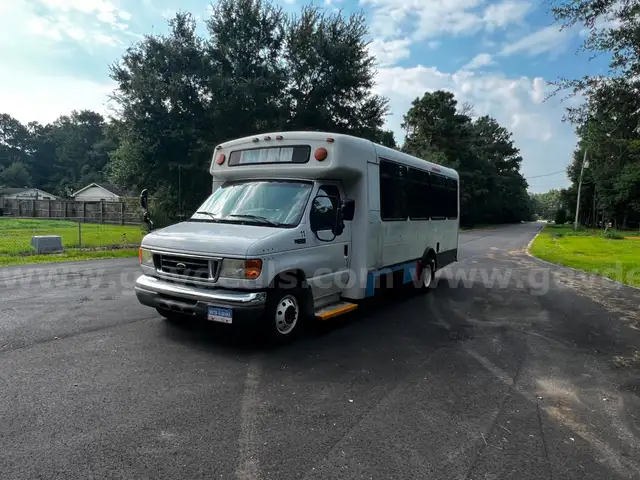 2004 Ford E450 Bus