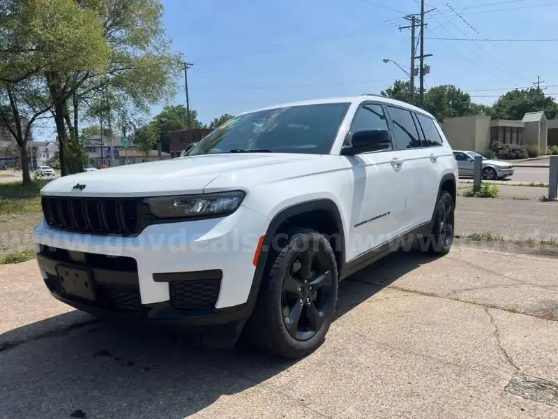 Photo of a 2021 Jeep Grand Cherokee L