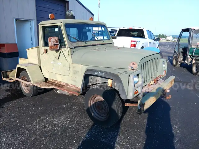 Flightline Tow Tractor 4 x 2 - Aircraft Tug; Jeep; CJ-10A