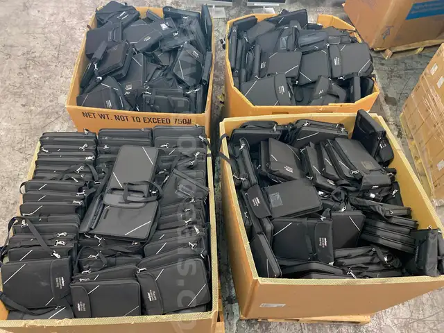 Lot of 937 Laptop Bags &#x2013; Assorted &#x2013; 4 Pallets