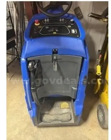 Charit style floor scrubber