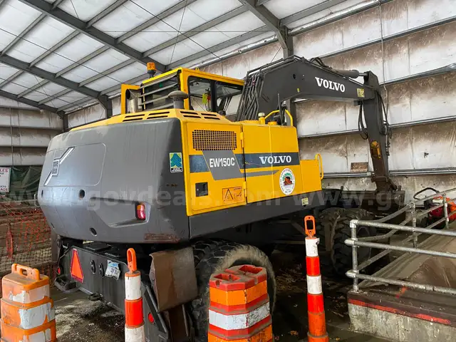 1998 Volvo EW-150C excavator **See video**
