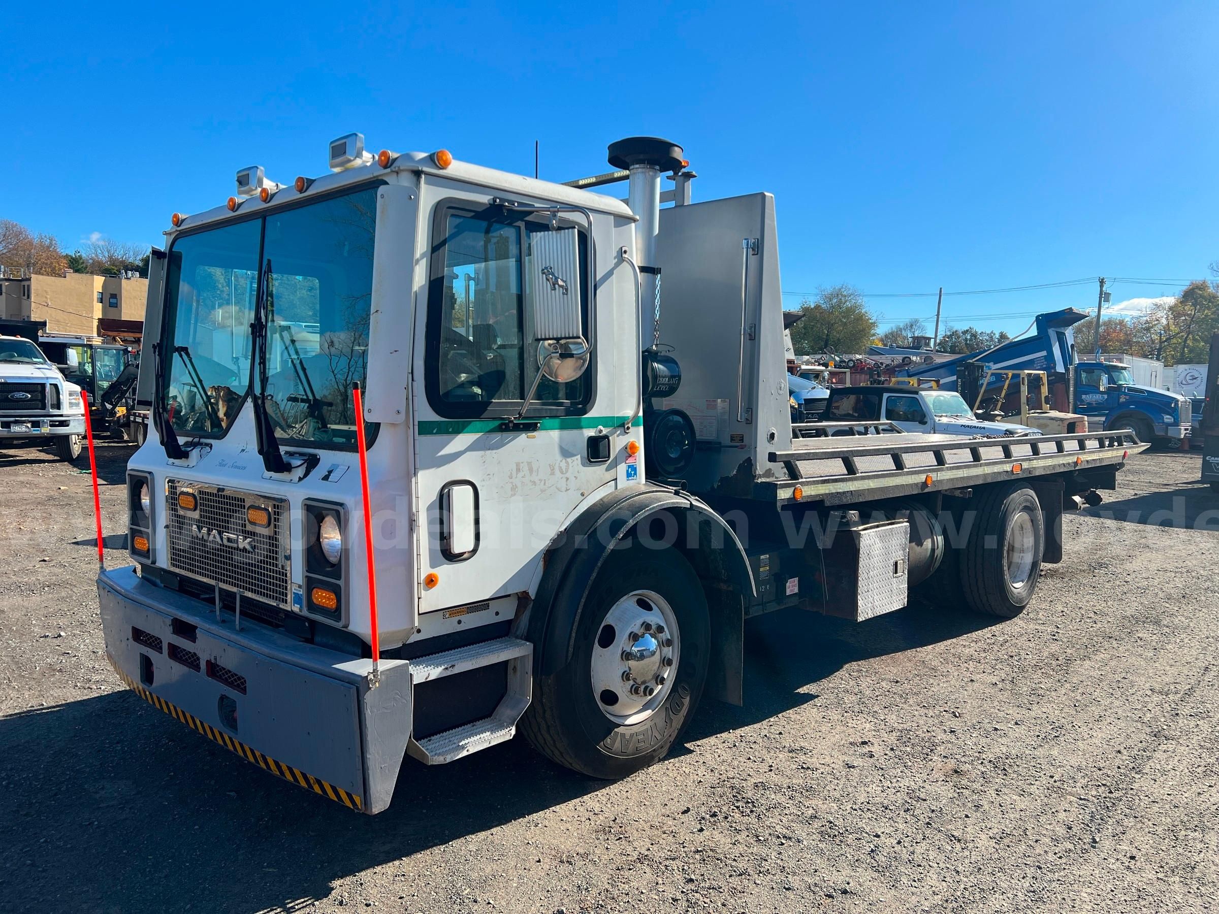 Photo of a 2004 Mack MR690P