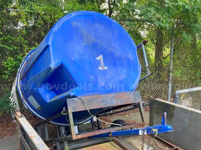 Dunk tank - trailer-mounted