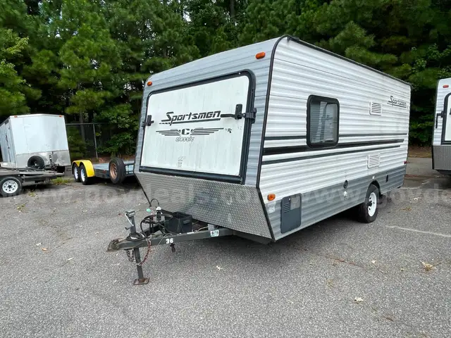 2017 Venture RV (KZ RV Classic Sportsmen) Camper Trailer