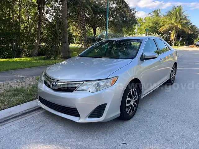 2013 Toyota Camry Hybrid LE