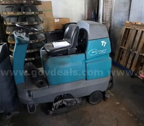 Tennant T7 Zamboni Floor Cleaner​