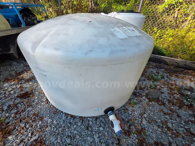 550 gallon water tank