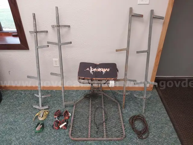 Muddy Hanging Tree Stand