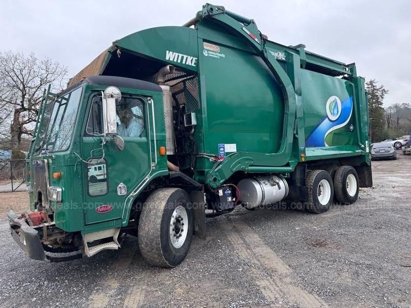 Photo of a 2010 Peterbilt 320