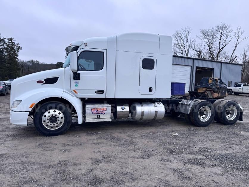 Photo of a 2016 Peterbilt 579