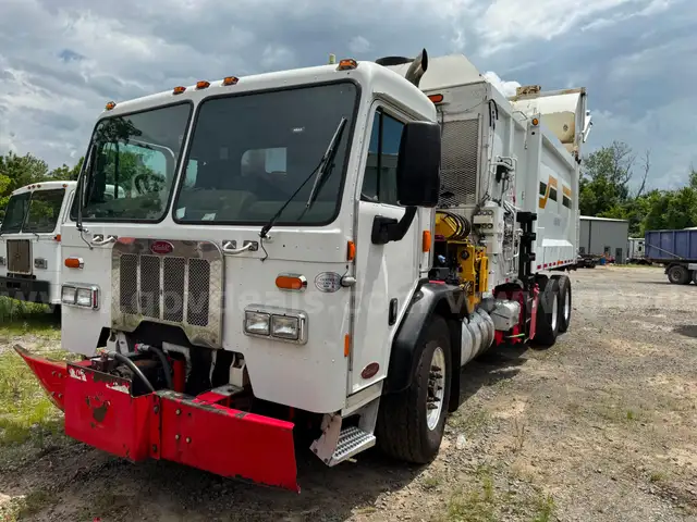 2016 Peterbilt 320 33 CU YD AUTOMATED SIDE LOADER GARBAGE BODY