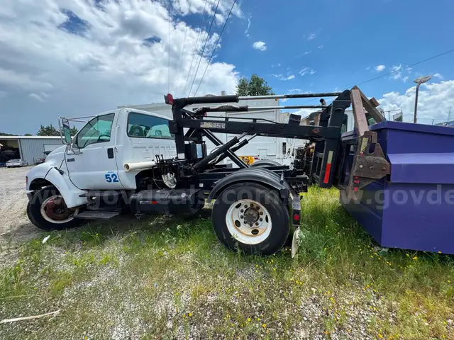 2005 Ford F-650 Front &#x26; Rear Load Dumpster Delivery Truck **NO CLD REQUIRED**