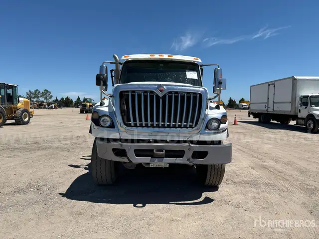 2014 International WorkStar 7600 ROLL OFF TRUCK