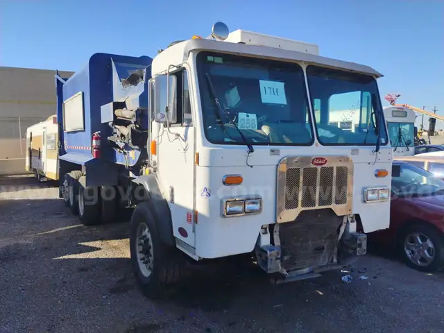 2016 Peterbilt 320 Garbage Truck