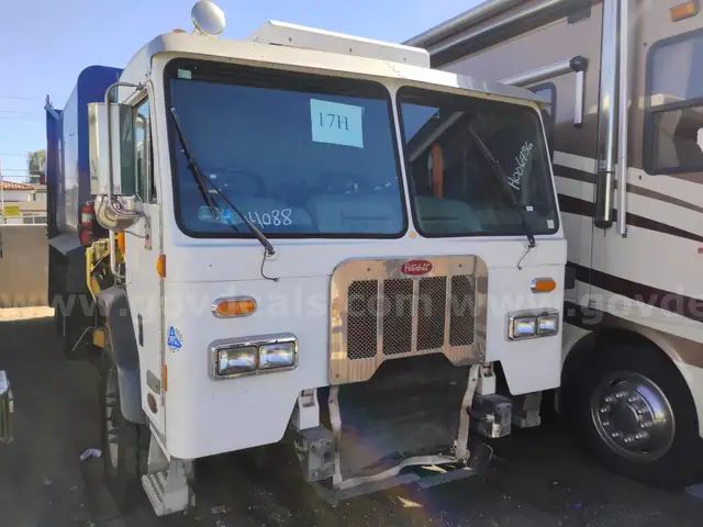 2016 Peterbilt 320 Garbage Truck