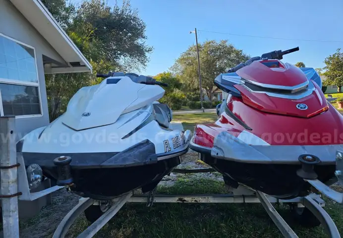 15 YAMAHA FX WAVERUNNER + 2015 VX CRUISER (LOW HOURS UNDER 100)