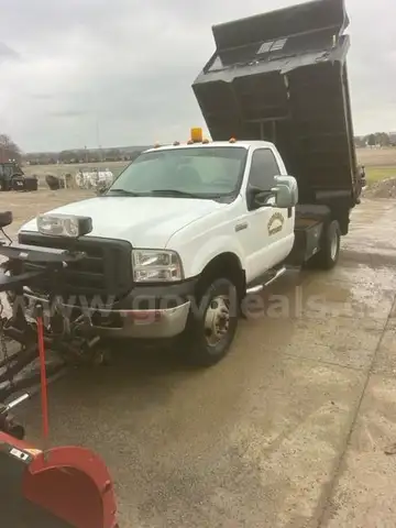 2005 Ford F-350 SD XL 4WD DRW