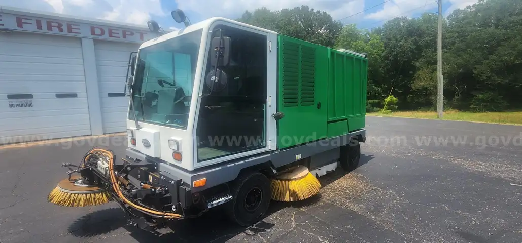 2016 Tennant Sentinel 9921 Street Sweeper