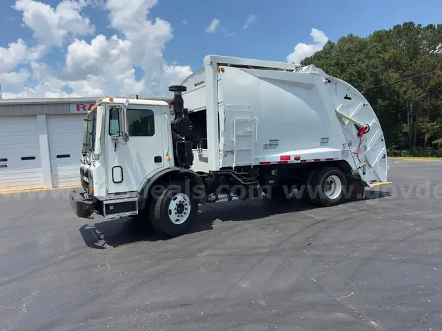 2010 Mack MRU613 w/ 17yard mcnelus